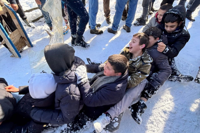 Ordu’da "Poşet" Çılgınlığı: 150 Kişilik İnsan Zinciri Karda Uçtu!