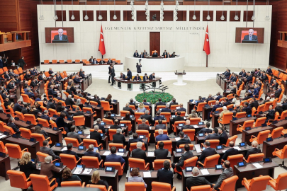 Meclis'ten 'Bayrak' İçin Ortak Ses: O Eller Kırılır!