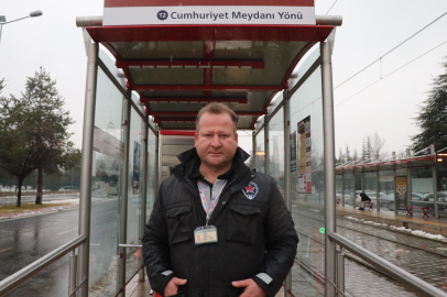 Tramvay Durağından Akademiye Uzanan Hayal