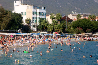 50 bin kişilik ilçeye 4,5 milyon kişi akın etti: Zirve yine Rusların