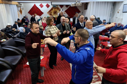 Çiğköfte Yoğruldu, Türküler Söylendi: Protokol ve Çınarlar Kol Kola Halay Çekti