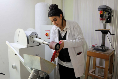 Komşusunun Acısını Gördü, Şifası Oldu: 25 Yaşındaki Sena'dan 'Protez' Mucizesi!