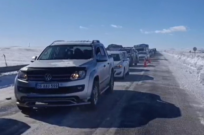 Türkiye-Gürcistan Hattında 'Buz' Kabusu: TIR Makasladı, Ulaşım Durdu!