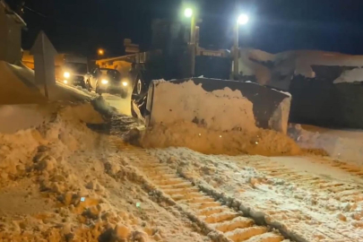 Ateşler İçinde Mahsur Kalmıştı: Ekipler Dondurucu Soğuğa Meydan Okudu