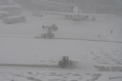 ABD Donuyor: 14 Bin Uçuş İptal, 1 Milyona Yakın Kişi Karanlıkta!