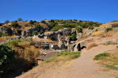 Bir Mağara, İki İnanç: Yedi Uyuyanlar Efes’te Neyi Temsil Ediyor?