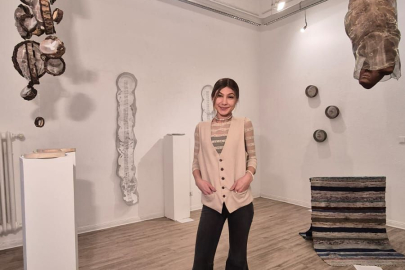 Vize Engelini Sanatla Yıktı: Teller ve Tüller Berlin Galeri Fantom’da Buluştu