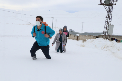 Kar 1.5 Metre, Hava -30 Derece: Genç Doktorun Fedakarlığı Ağlattı!