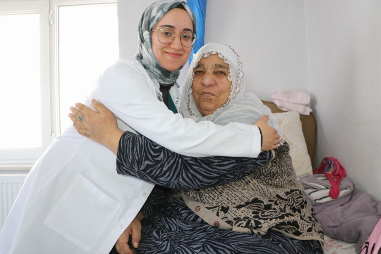 Kar 1.5 Metre, Hava -30 Derece: Genç Doktorun Fedakarlığı Ağlattı!