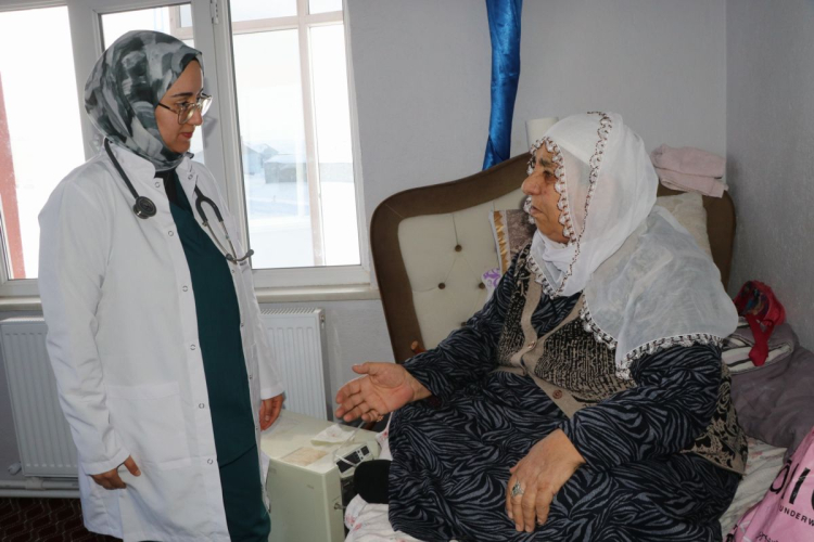 Kar 1.5 Metre, Hava -30 Derece: Genç Doktorun Fedakarlığı Ağlattı!