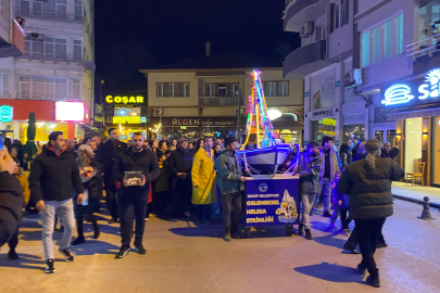 Balkonlardan Sepetler Sarkıtıldı: Bir Şehir 6 Aylık Bebek İçin Ayakta!