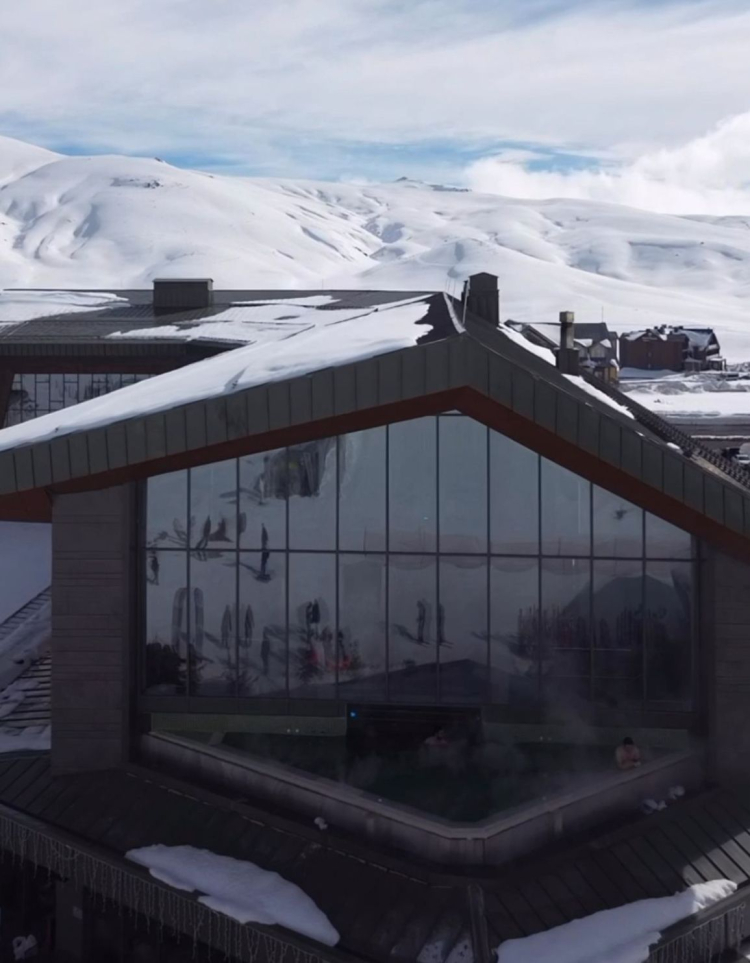 Erciyes Kayak Merkezi’nde eksi 10 derecede sıcak havuz keyfi