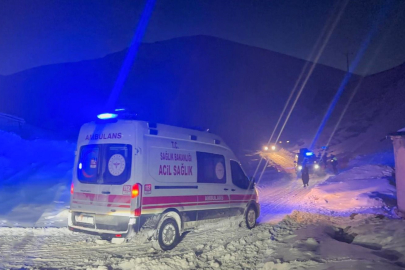 Çığ Yolu Kapattı, Ekipler Pes Etmedi: İran Sınırında 5 Saatlik Can Pazarı!