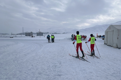 Eksi 15 Derecede Nefes Kesen Yarış: Yüksekova'da 365 Sporcu Soğuğa Meydan Okudu!