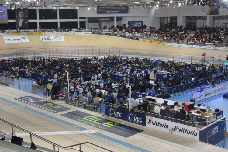 Türkiye Bisiklet Federasyonu ile Avrupa Bisiklet Birliği iş birliğinde düzenlenen, 30 ülkeden 315 sporcunun katılımıyla gerçekleştirilen 2026 UEC Pist Bisikleti Avrupa Şampiyonası’nın açılış programı yapıldı.