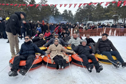 Telesiyej yoksa kepçe var: Sivas'ta iş makinesiyle kayak şovu