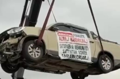 Adana usulü tepki: Sıfır aldığı hatalı aracı bayinin önünde vinçle sallandırdı!