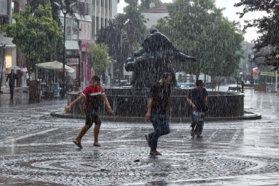 Edirne dikkat! Yarın öğleden sonra kuvvetli yağış ve fırtına var