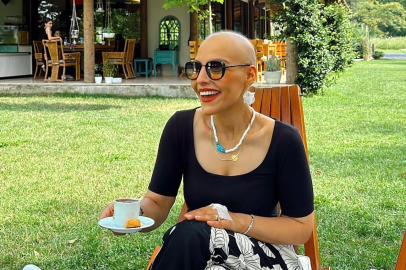 Eşi saçını kazıdı, kanseri birlikte yendiler: Hilal öğretmenin zaferi