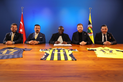 Fenerbahçe, N’Golo Kanté ile Sözleşme İmzaladı