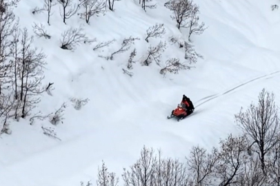 Yollar Kapandı, AFAD Devreye Girdi: Ekipler Kar Motorlarıyla Taşındı