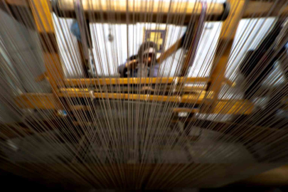 Hem para kazanıyorlar hem ruhlarını iyileştiriyorlar. İşte Manisa Bezi'nin sırrı