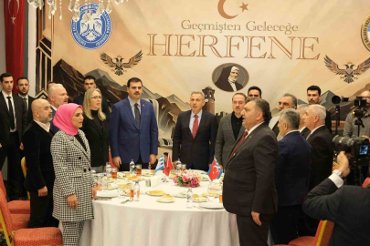 İzmir’de Dadaş Sofrası Kuruldu: Herfene Geleneği Aynı Yürek Etrafında Buluşturdu