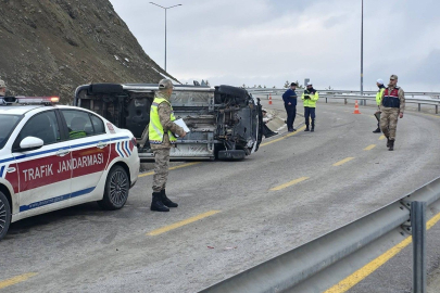 Emniyet Kemeri Dersi Gibi Kaza: Erzincan'da 2 Kişi Ölümden Döndü