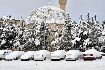 Erzurum Beyaza Büründü: Kar Merkezde 30, Yükseklerde 1 Metreyi Aştı