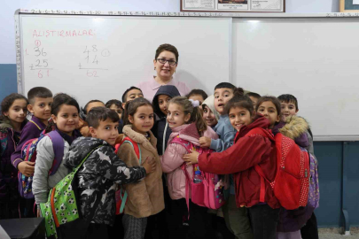 Adana'da Gözyaşları Sel Oldu: Fatma Öğretmen Kanseri Yendi