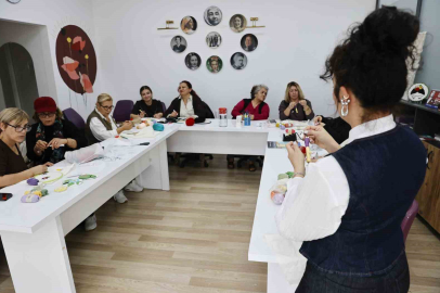 Antalyalı Kadınlar "Punch" ile Stres Atıyor, Geleceği Dokuyor