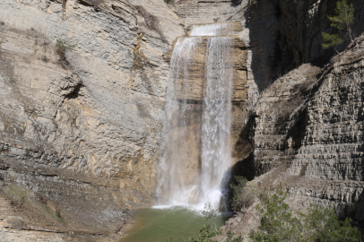 Adana’nın "Mevsimlik" Güzeli Geri Döndü: Şarlayan Şelalesi Çağlıyor