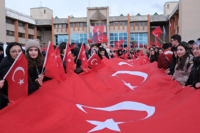 Dörtyol Meydanı Kırmızı Beyaza Boyandı: Binlerce Erzincanlı Kurtuluş İçin Yürüdü