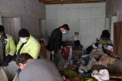 Yozgat’ta Görenleri Şoke Eden Manzara: Müstakil Evden 10 Ton Çöp Çıktı