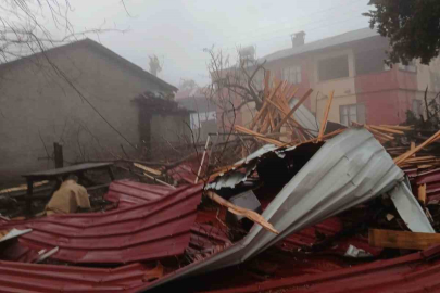 Tarsus’ta sağanak hayatı felç etti