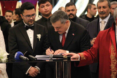 Çorum’daki Nikâhta Dikkat Çeken An: Bakan Şahit Oldu