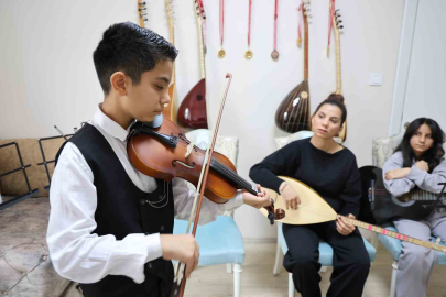 Depremden Müziğe: Konteyner Kentten Sahneye Uzanan Aile Hikâyesi