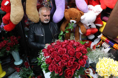 Gül 100 TL’den başlıyor, buket 7 bin TL’ye kadar çıkıyor