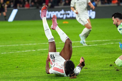 Beşiktaş'ta Şok Sakatlık: El Bilal Toure'den Kötü Haber Geldi