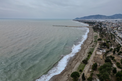 Akdeniz Kahverengiye Büründü: Çamurlu Su Denize Aktı
