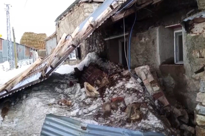 Erzincan’da Fırtına Çatıları Uçurdu