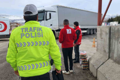 Tunceli Kızılay'dan Sürücü ve Polislere Destek: Kontrol Noktasında İkram