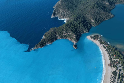 Fethiye'de Görsel Şölen: Sağanak Yağış Sonrası Ölüdeniz Turkuaza Boyandı