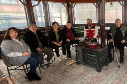 Bilecik'te Huzurevi Sakinlerine Sucuk Ekmek Keyfi: Gönüller Isındı