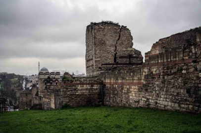 İstanbul’un 1600 Yıllık Kalkanı Alarm Veriyor
