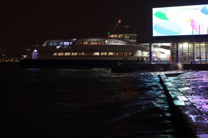 İzmir'de Deniz Taştı: Alçak Basınç ve Lodos Körfez'i 85 Santim Yükseltti