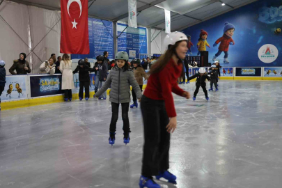 Nevşehir’de Bir İlk: Ücretsiz Buz Pateni Pisti Hizmete Açıldı