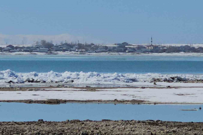 Arin Gölü’nde Buzdan Setler Oluştu: Adilcevaz’da Görsel Şölen