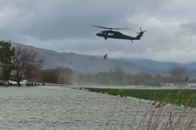 Aydın’da Büyük Menderes Taştı, Çiftçi Helikopterle Kurtarıldı