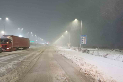Balkanlar'dan Kar Geldi: Hamzabeyli Sınır Kapısı'nda Ekipler Teyakkuzda